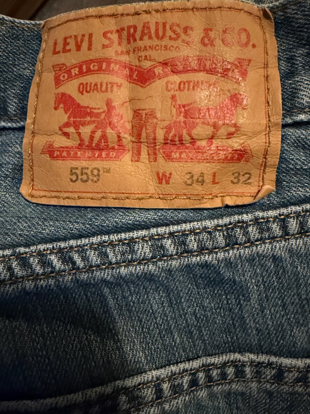 Levi's Relaxed Fit Men's Jeans in Medium Blue Denim - 34x32